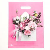 Розовый пакет с цветочным принтом и вырубной ручкой (40х31 см) - Сима-Ленд - купить с доставкой в Керчи