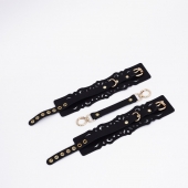 Черный кожаные оковы с узорами и золотистой фурнитурой - Crazy Handmade - купить с доставкой в Керчи