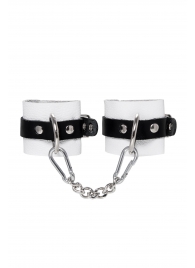 Бело-черные кожаные наручники с одним ремешком с люверсами - Pecado - купить с доставкой в Керчи