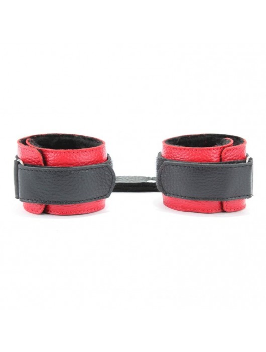 Красно-чёрные кожаные наручники с меховым подкладом - БДСМ Арсенал - купить с доставкой в Керчи